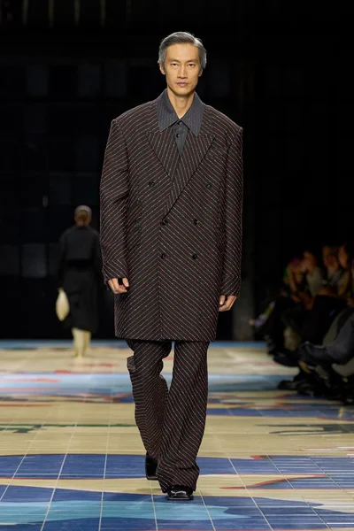Look 63